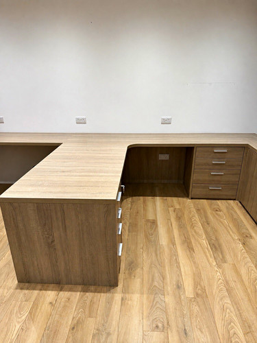 Wood effect shaped corner - effect,